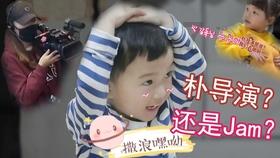 辽宁一学生墙边取外卖，竟遭一男子持铁锹扬沙阻拦，校方对此有何回应？游戏画面